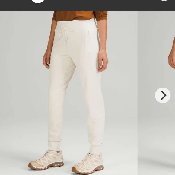 Lululemon Engineered Warmth Jogger. Size: 8 - Picture 4 of 17